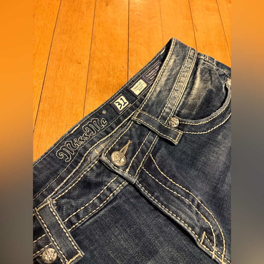 Size 31 - Miss Me Jeans - Boot Cut - Distressed